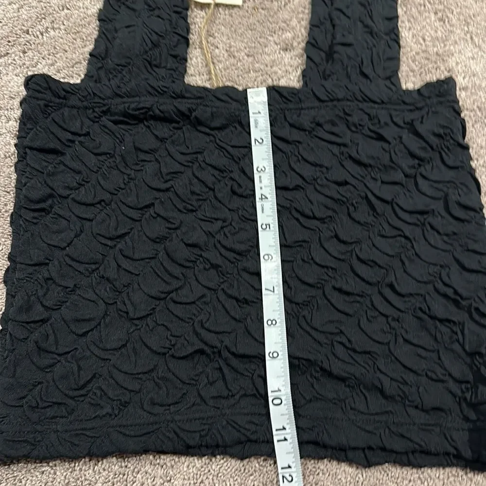 Lightly smocked crop top! NWT EASEL size Medium